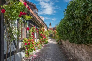 Medieval,Alley,In,The,Historic,Hanse,Town,Visby,During,Summer